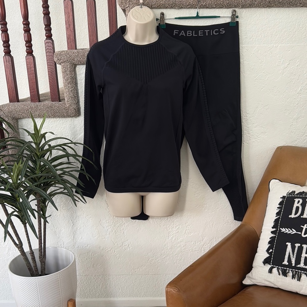 FABLETICS Women’s Sync Seamless Black Activewear Set Size S EUC